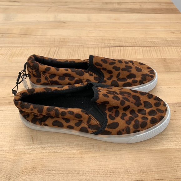 Leopard shoes - size 8 NWT - Picture 1 of 5